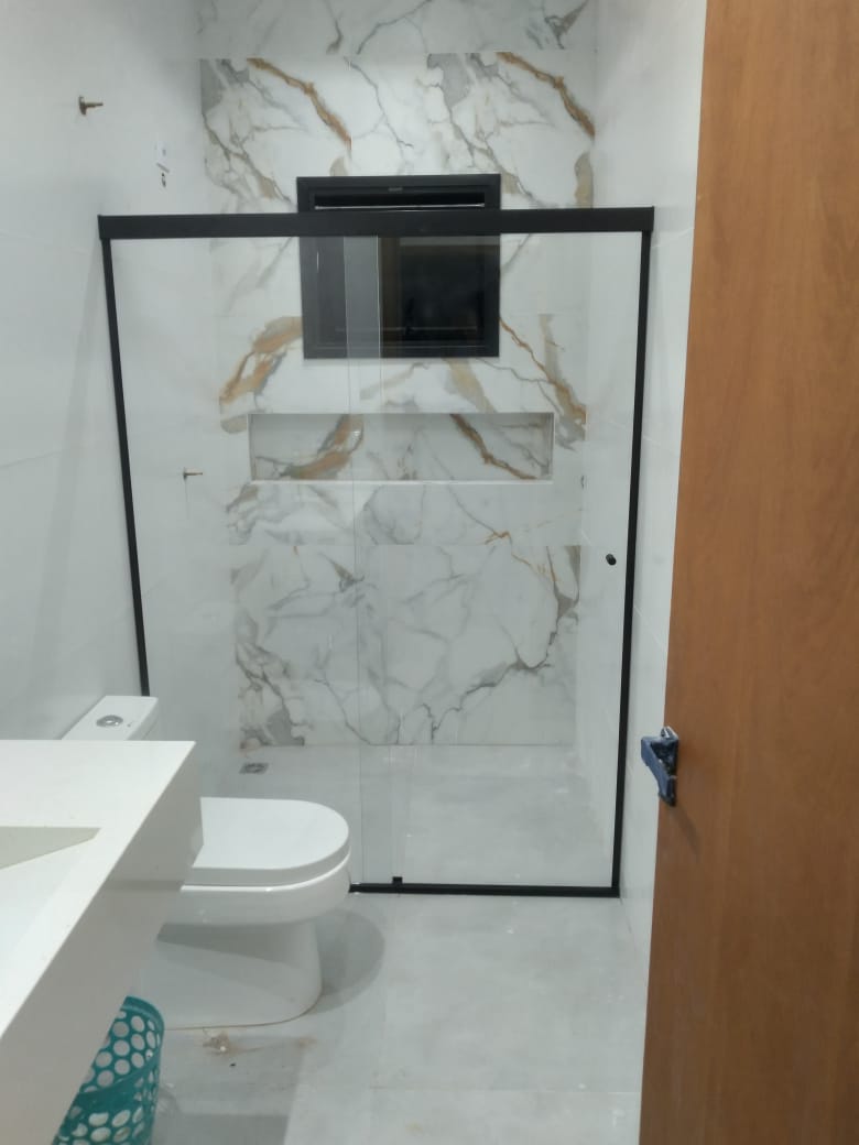 Box banheiro mármore branco H.M.I