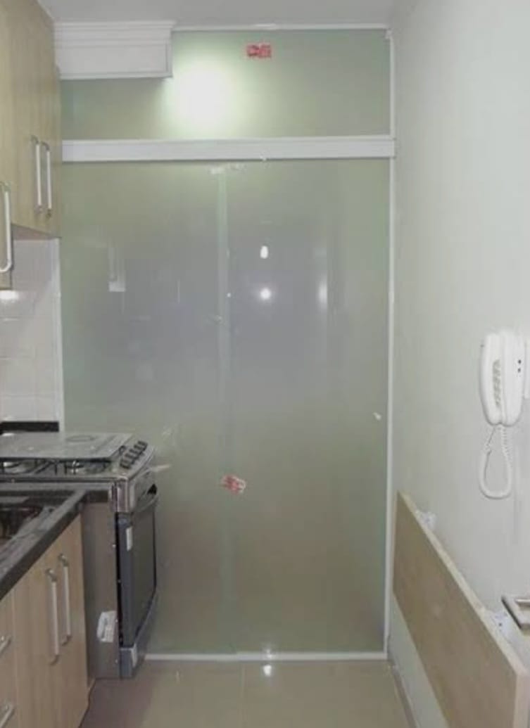 Cobertura de vidro entre telhados