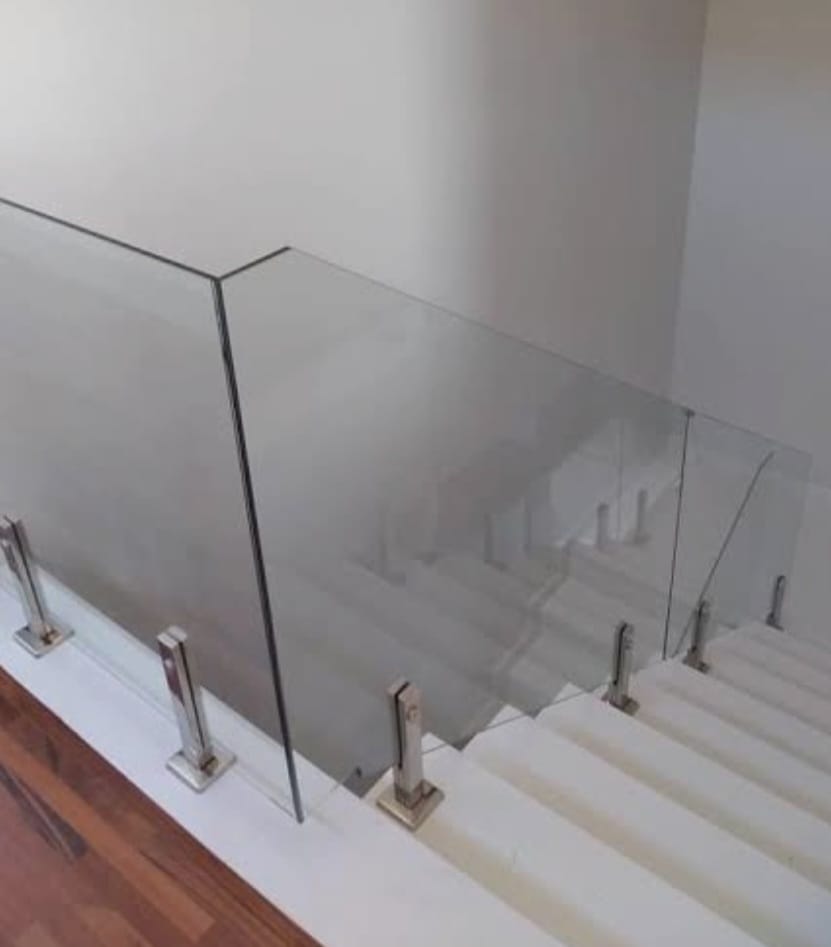 Guarda-corpo vidro escada inox