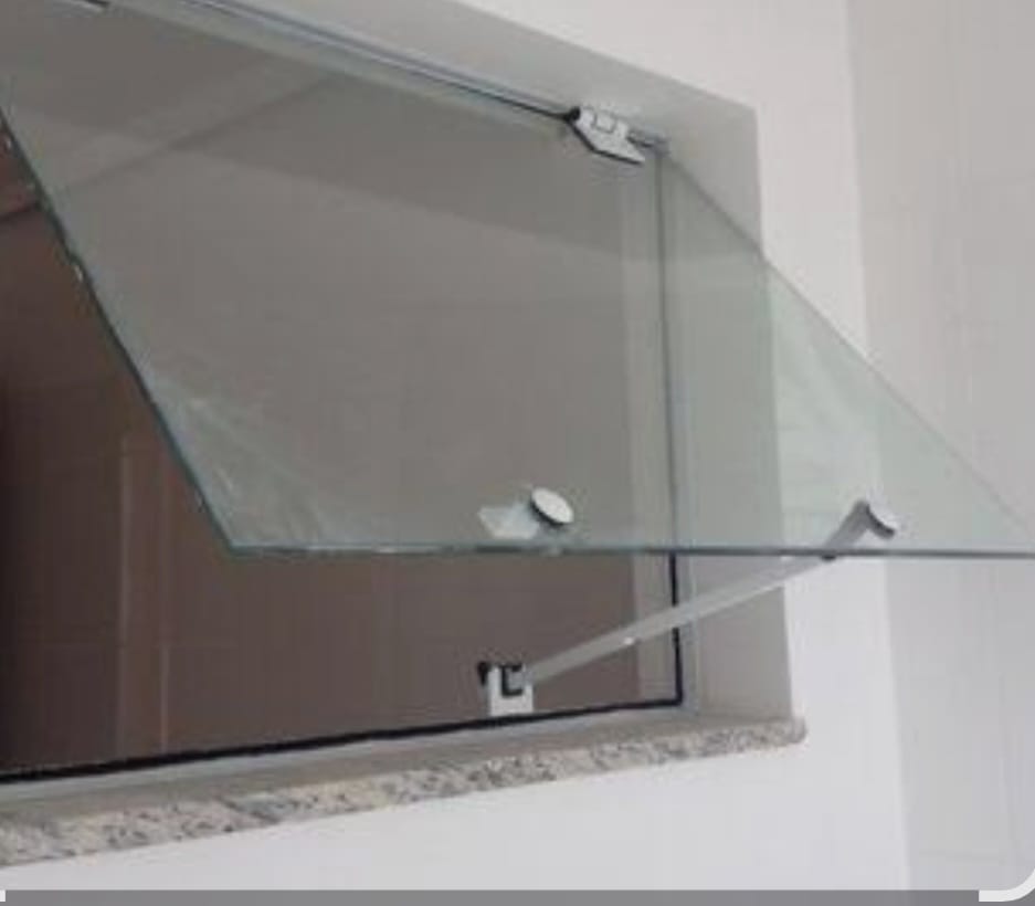 Janela basculante mao-francesa